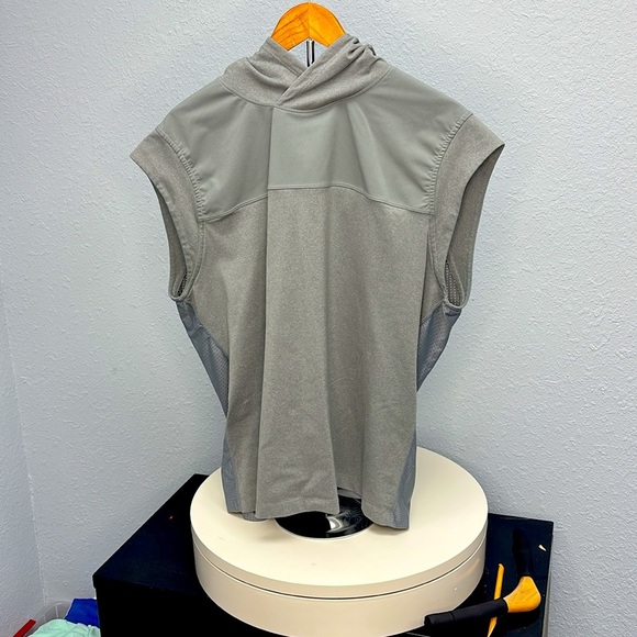Lululemon M’s Sz L Stealth Hooded Sleeveless
Heathered Battleship. Exclt Cndtn - Picture 3 of 12